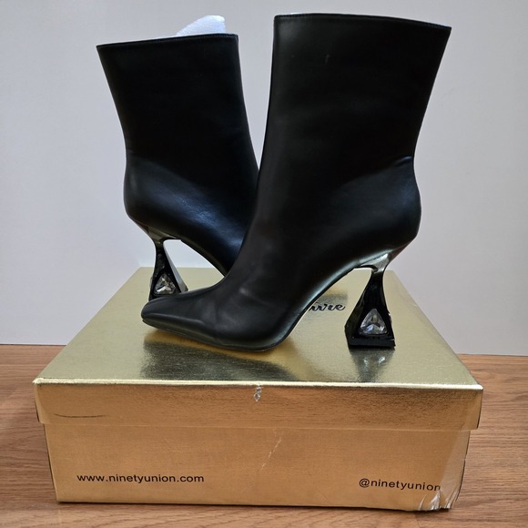 NIB 90 Union Lady Couture Molly Black‎ Ankle Boots Women Sz 6 Ashley Kahen Glam